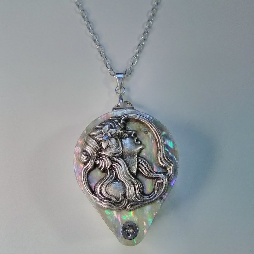 Magnifying Glass Mother of Pearl Lady Face Art Nouveau Loupe Necklace 20x - Picture 2 of 6